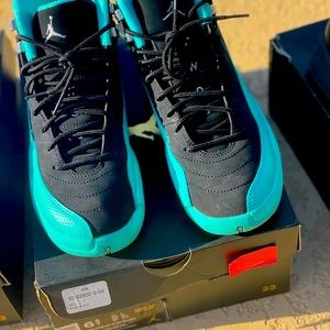 6.5y Jordan 12 Jade